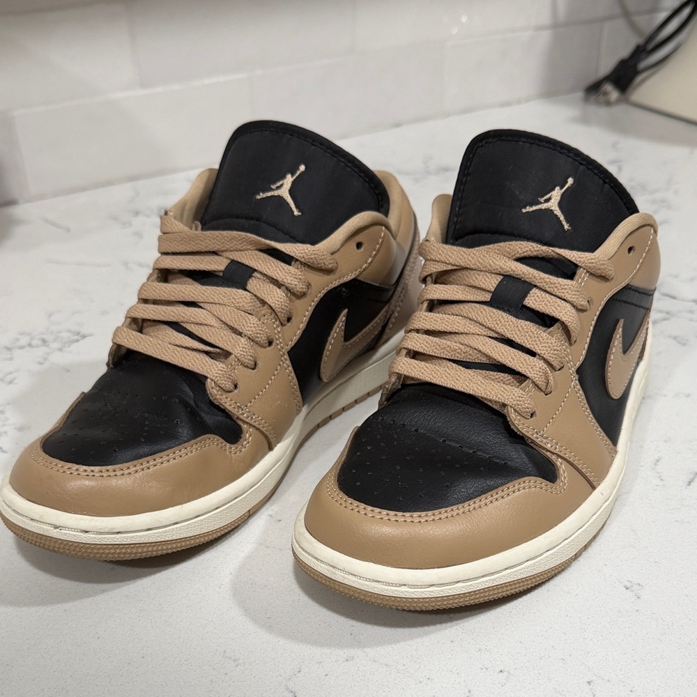 Nike Jordans Women’s Tan & Black Size 7.5